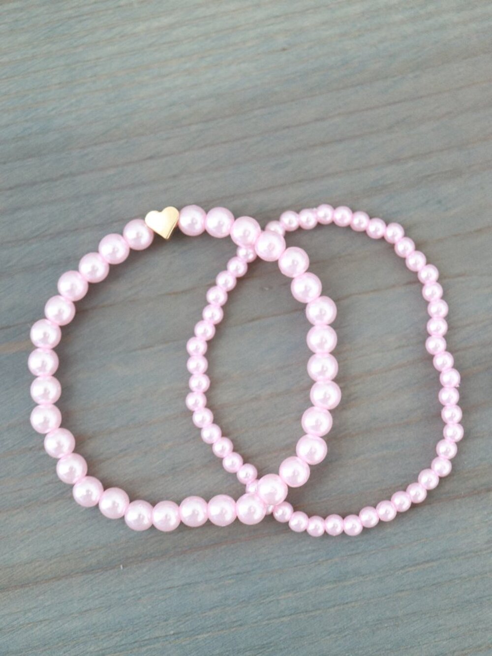 2pcs Stackable Pink Pearl Beads Chain with Gold Heart Charm Bracelet Stretchable